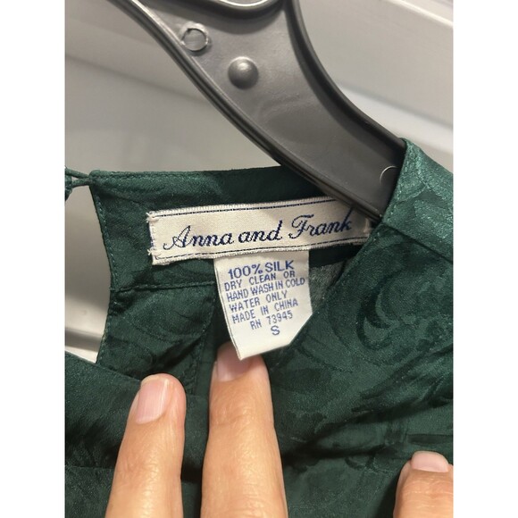 Vintage Anna And Frank Top Size Small green floral Silk Blouse Classic Y2K Work - Picture 2 of 3